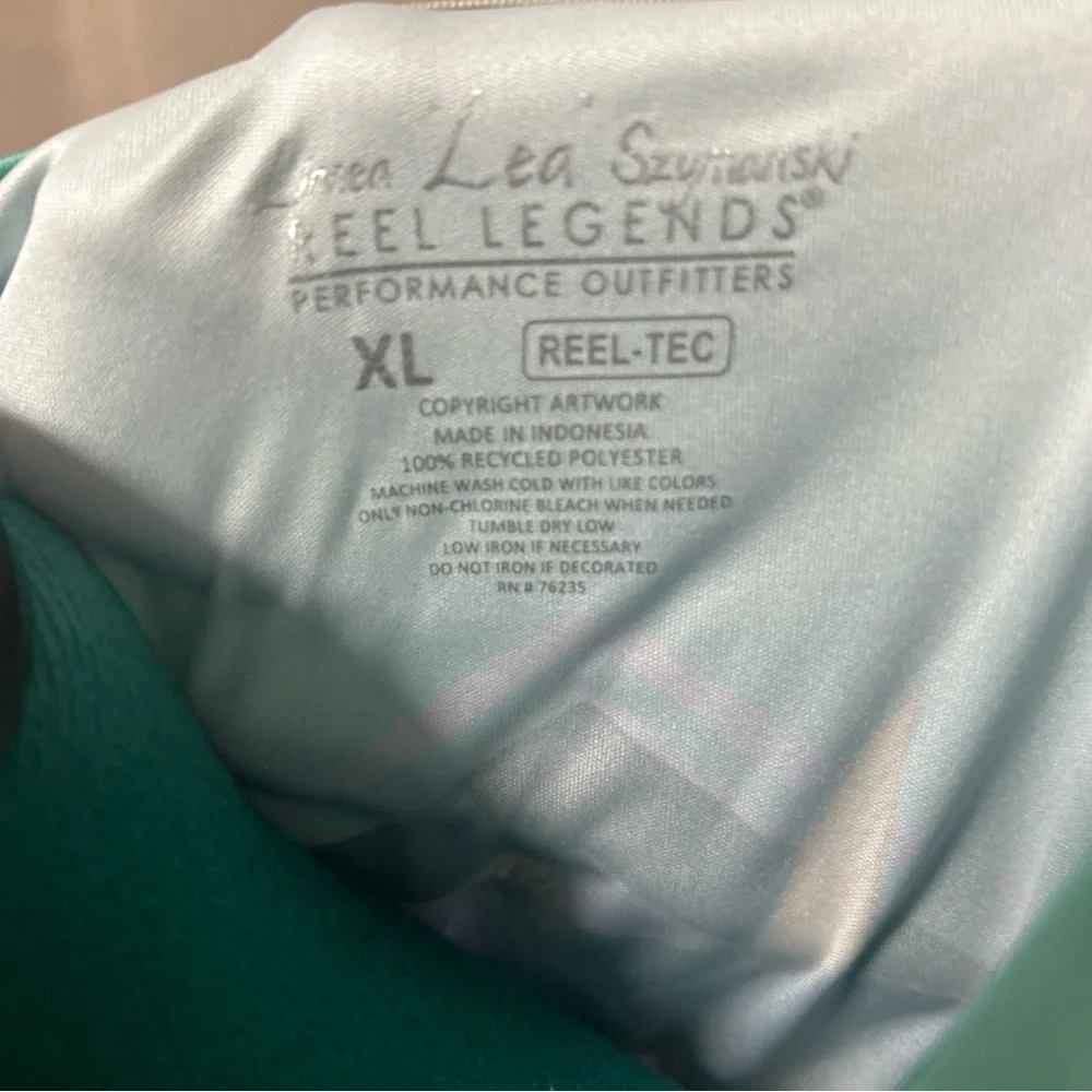 Reel Legends Linnea Szymanski Size XL / Short Sleeve Fish Shirt - Picture 3 of 3